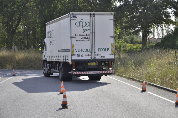 FIMO M-Habilitation pour la conduite de certains véhicules routiers affectés aux transports de marchandises.